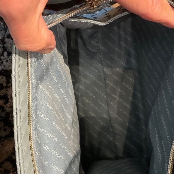 Moroccanoil Cosmetic Bag NWOT plus bonus Jet Lag Facial Mask - Picture 3 of 10